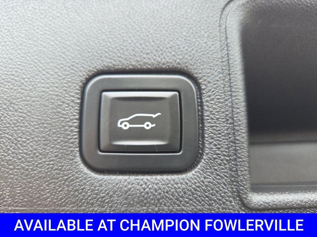 Used 2019 GMC Terrain SLT w/ Infotainment Package II AWD/4WD image 17