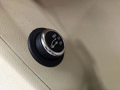 Used 2017 Cadillac XT5 FWD image 30