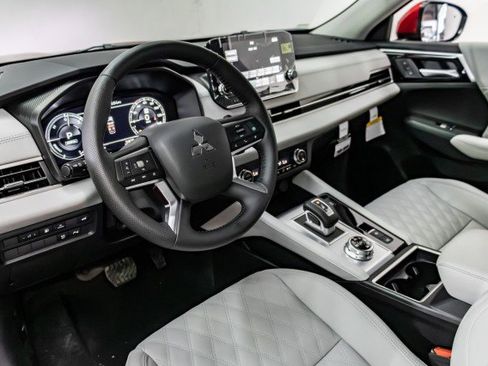 New 2025 Mitsubishi Outlander SEL image 7