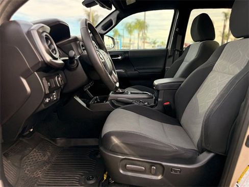 Used 2020 Toyota Tacoma TRD Off-Road image 15