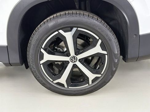New 2026 Volkswagen Tiguan SE FWD image 30