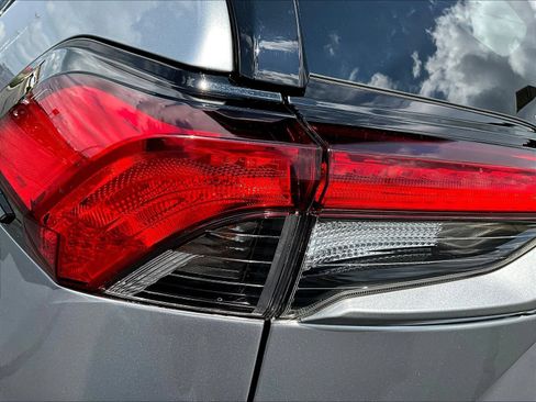 Used 2020 Toyota RAV4 XLE AWD/4WD image 26