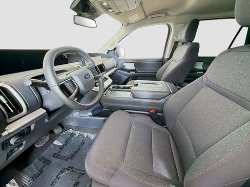 Used 2025 Ford Expedition Active image 20