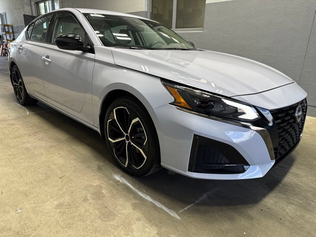 Used 2024 Nissan Altima 2.5 SR FWD image 4