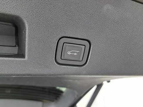 Used 2024 Chevrolet Traverse LT FWD image 33