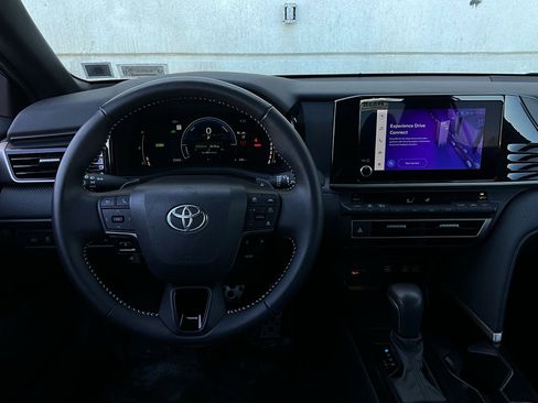 Used 2025 Toyota Camry SE image 14