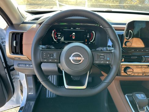 New 2025 Nissan Pathfinder Platinum image 25