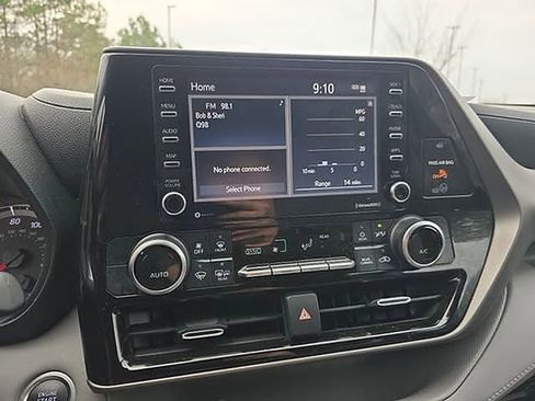 Used 2021 Toyota Highlander L image 40