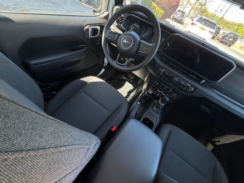 Used 2025 Jeep Wrangler Unlimited Rubicon image 33