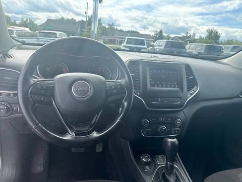 Used 2020 Jeep Cherokee Latitude w/ Cold Weather Group AWD/4WD image 6