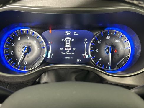 Used 2023 Chrysler Pacifica Touring-L AWD/4WD image 14