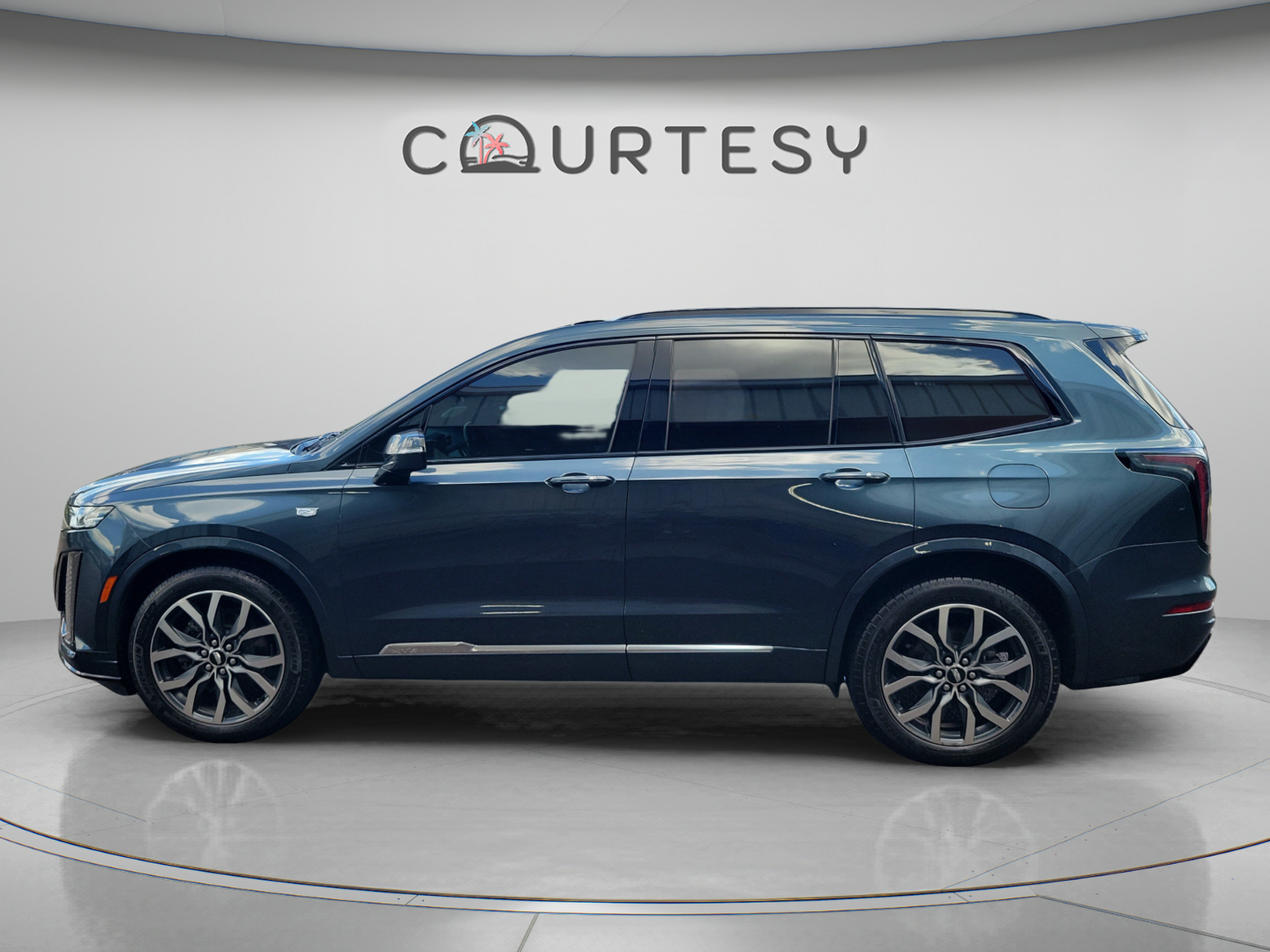 Used 2021 Cadillac XT6 Sport AWD/4WD image 2