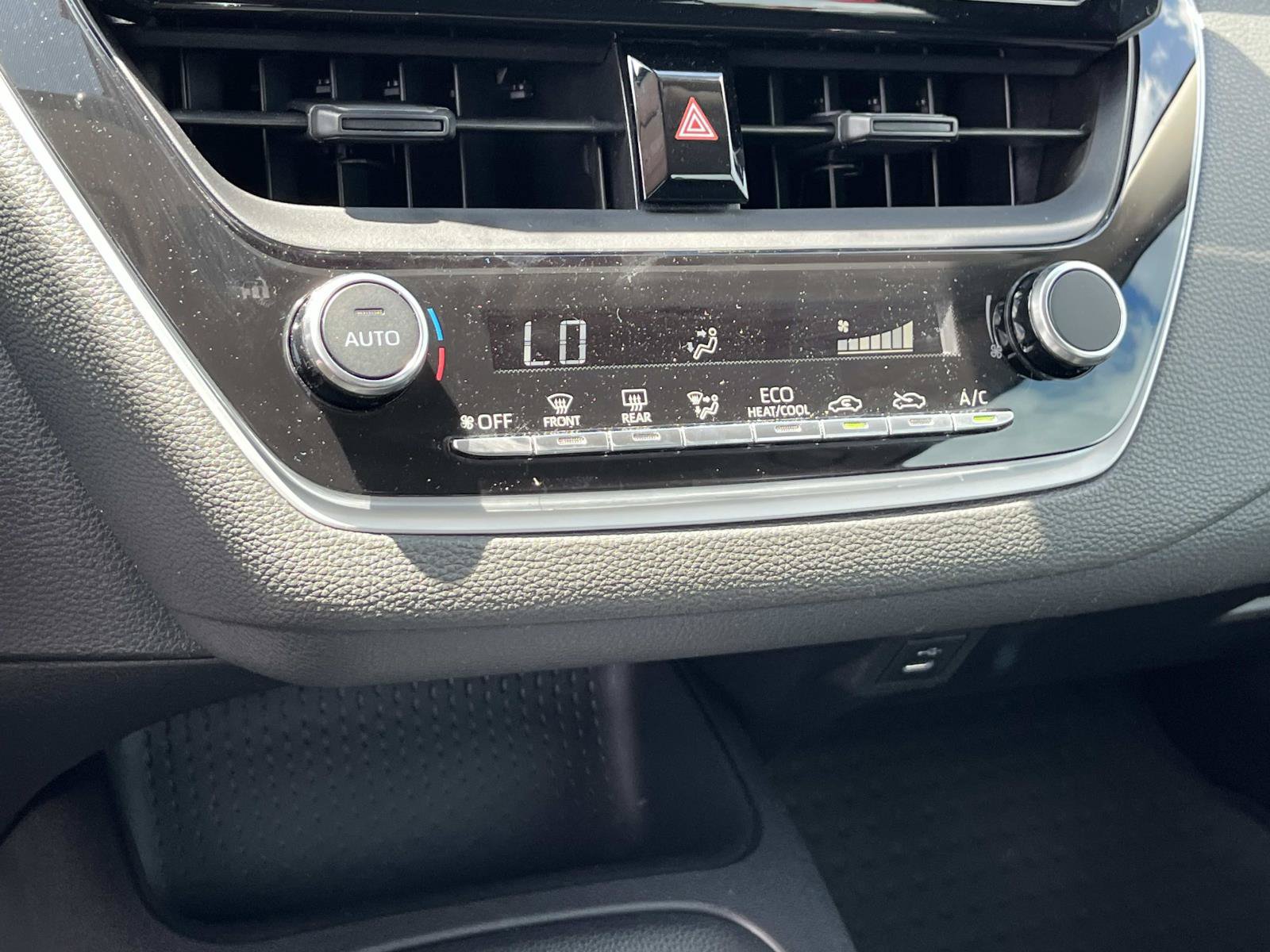 Used 2024 Toyota Corolla LE FWD image 29
