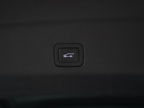 Used 2025 GMC Yukon Denali w/ Sun & Power Step Package AWD/4WD image 18