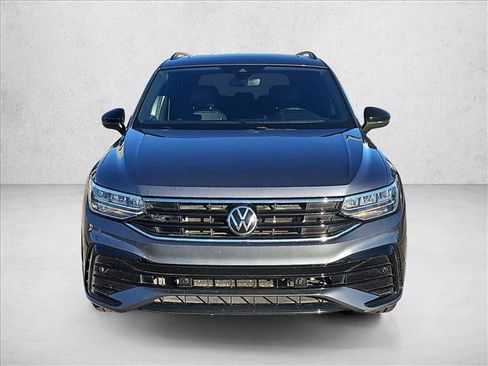 Used 2023 Volkswagen Tiguan SE R-Line image 2