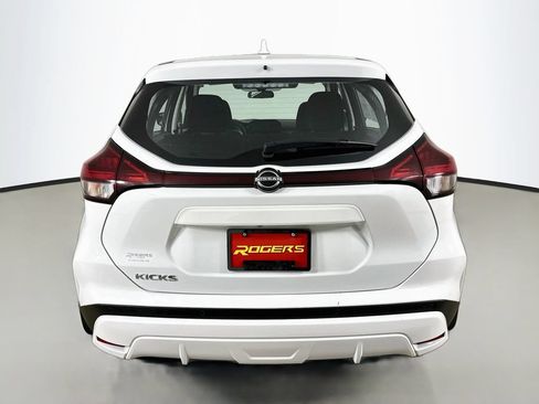 Used 2023 Nissan Kicks S FWD image 7