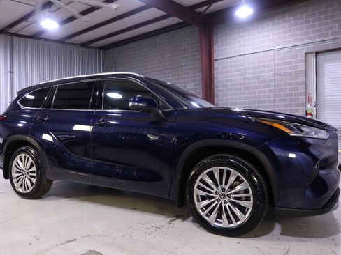 Used 2024 Toyota Highlander Platinum image 7