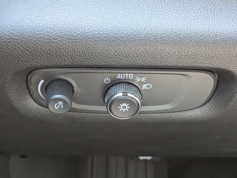 Used 2020 Chevrolet Traverse LS FWD image 16