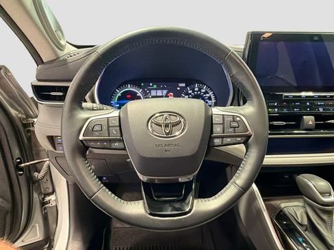 Used 2021 Toyota Highlander Platinum FWD image 9