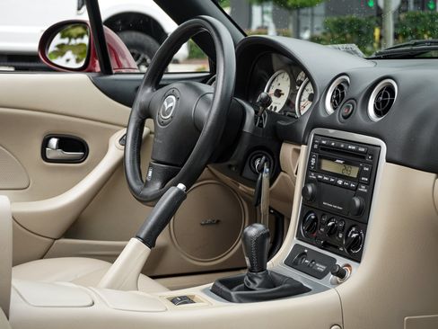 Used 2003 MAZDA MX-5 Miata LS RWD image 36