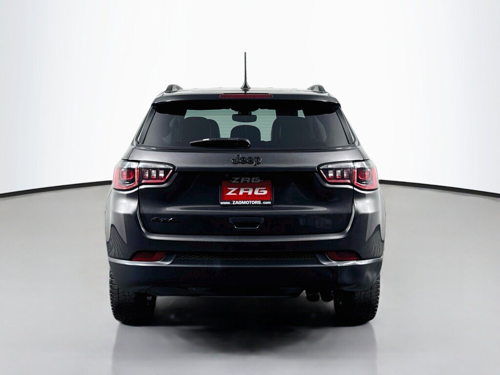 Used 2019 Jeep Compass Latitude AWD/4WD image 4