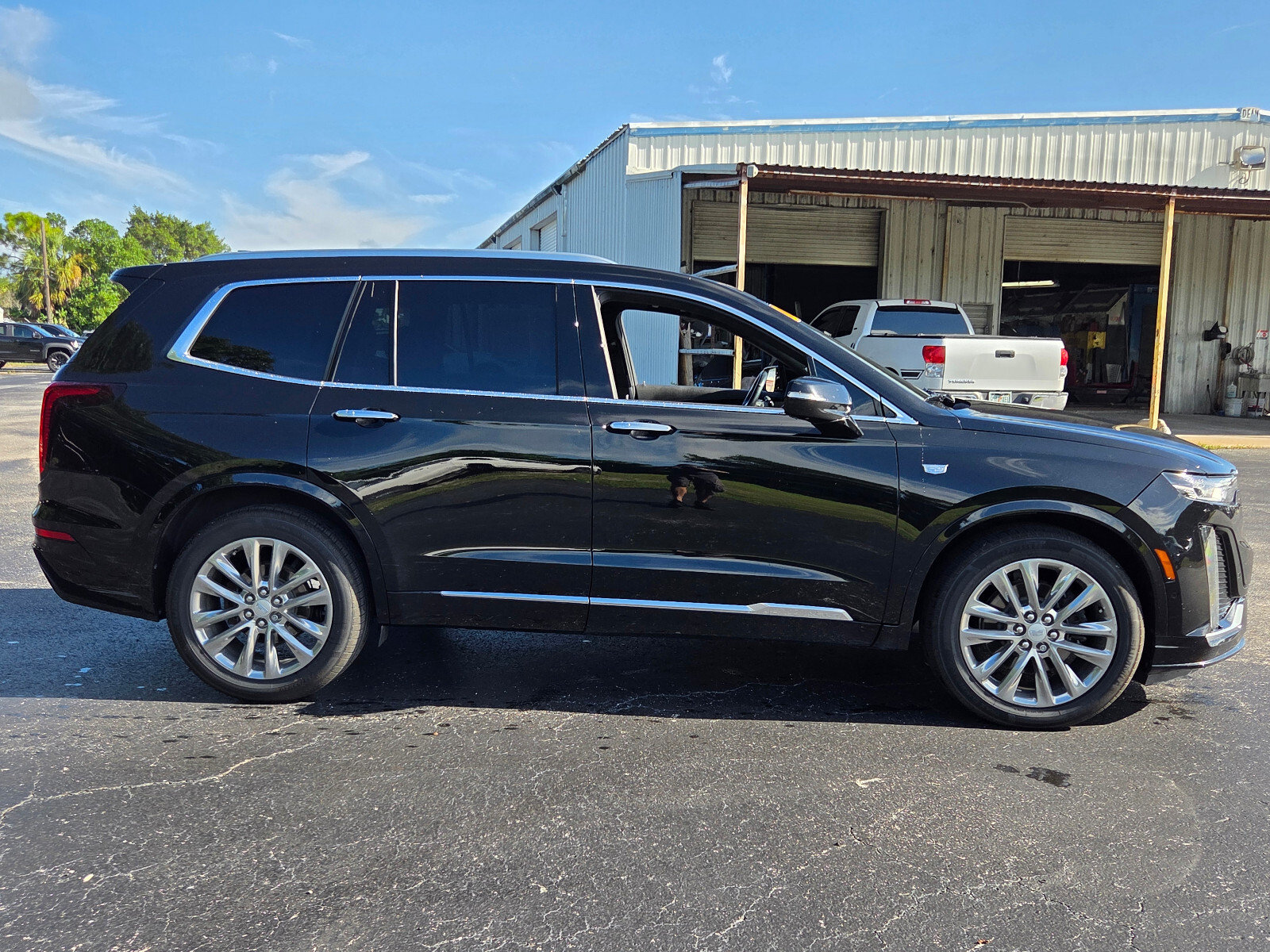 Used 2021 Cadillac XT6 Premium Luxury FWD image 6