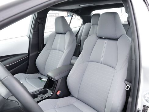 Certified 2025 Toyota Corolla SE w/ SE Premium Package image 19