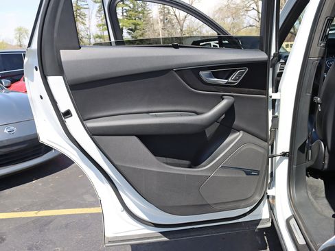 Used 2018 Audi Q7 3.0T Prestige w/ Prestige Package AWD/4WD image 42