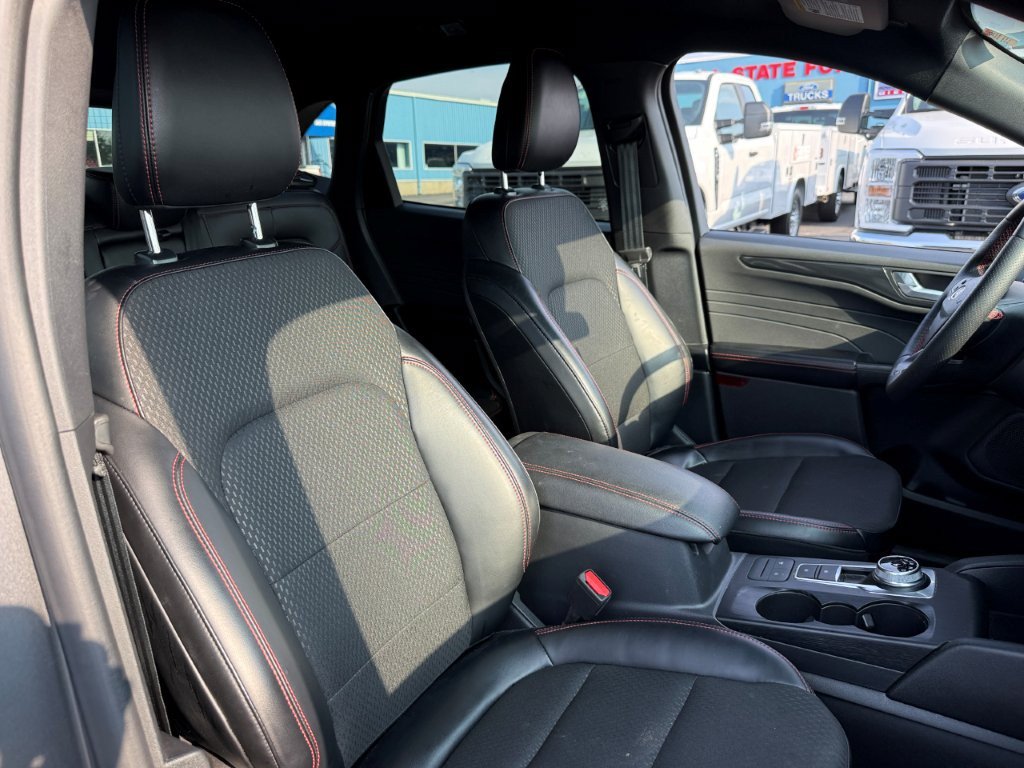 Used 2025 Ford Escape ST-Line Select AWD/4WD image 25