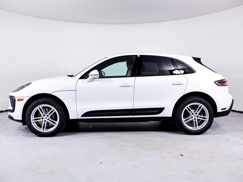 Certified 2025 Porsche Macan image 2