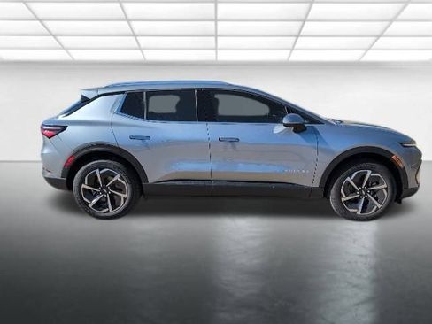 New 2026 Chevrolet Equinox EV LT image 32