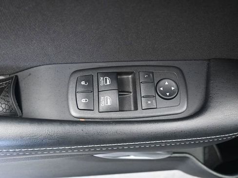 Used 2022 Dodge Challenger R/T w/ Driver Convenience Group image 6