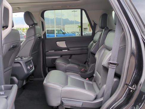 Used 2025 Ford Expedition Active AWD/4WD image 29