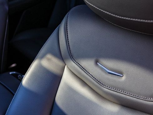 Used 2025 Cadillac XT6 Luxury image 26