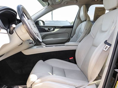 Used 2023 Volvo XC60 B5 Ultimate w/ Climate Package FWD image 18