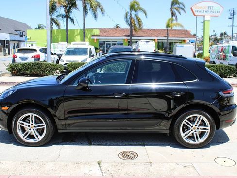 Used 2021 Porsche Macan AWD/4WD image 2