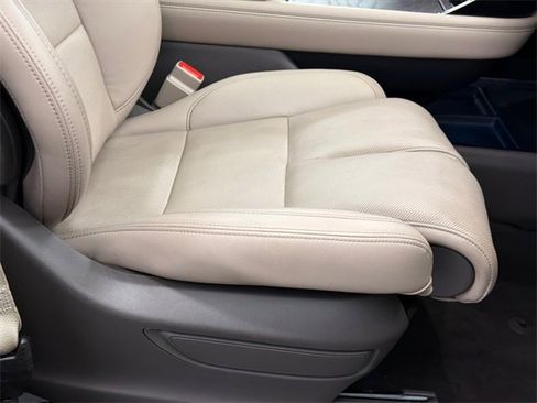 Used 2022 Lincoln Navigator L Reserve image 13