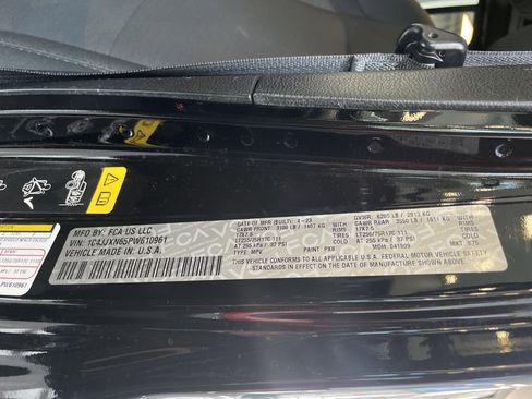 Used 2023 Jeep Wrangler Unlimited w/ Sun & Screen Package image 63