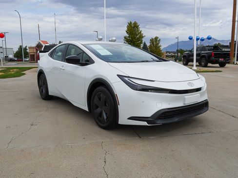 Certified 2024 Toyota Prius LE AWD/4WD image 2