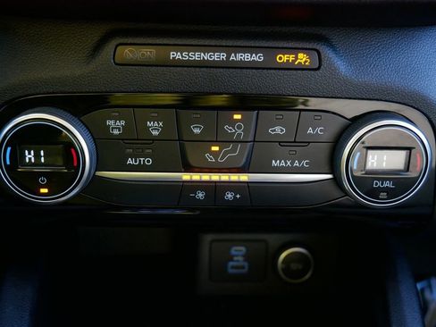 Used 2021 Ford Escape SE image 24