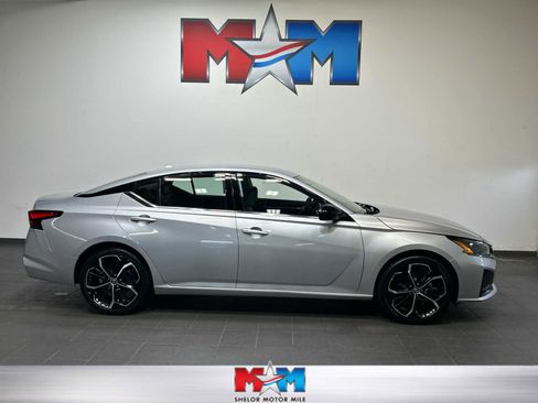 Used 2023 Nissan Altima 2.5 SR FWD image 1