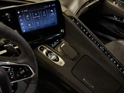 Used 2024 Chevrolet Corvette Stingray Premium Cpe w/ Z51 Performance Package image 4