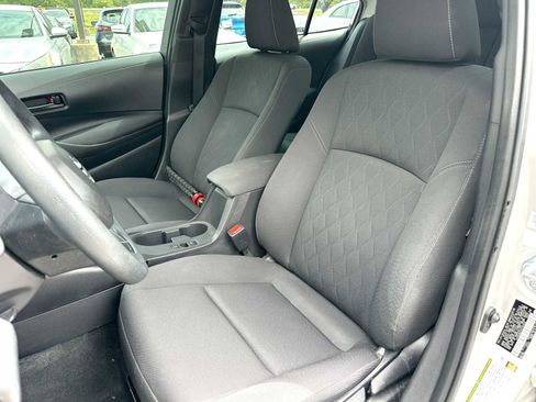 Used 2025 Toyota Corolla LE FWD image 17