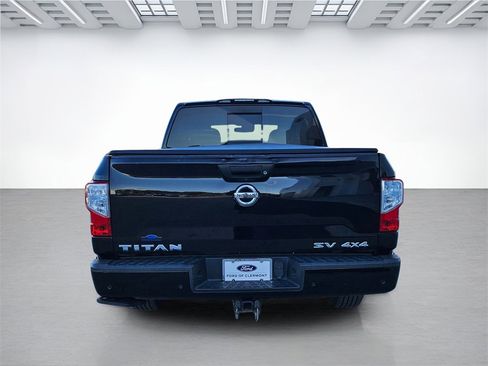 Used 2020 Nissan Titan SV w/ SV Convenience Package image 6
