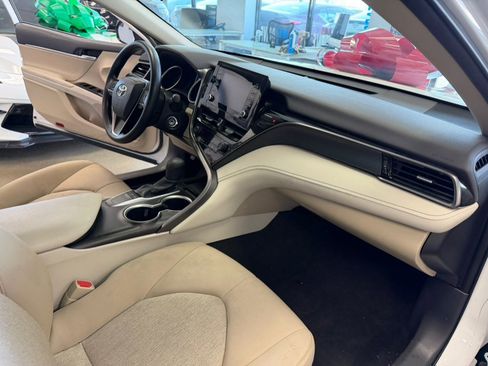Used 2022 Toyota Camry LE image 40