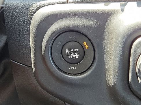 Used 2023 Jeep Wrangler Unlimited Sahara image 31