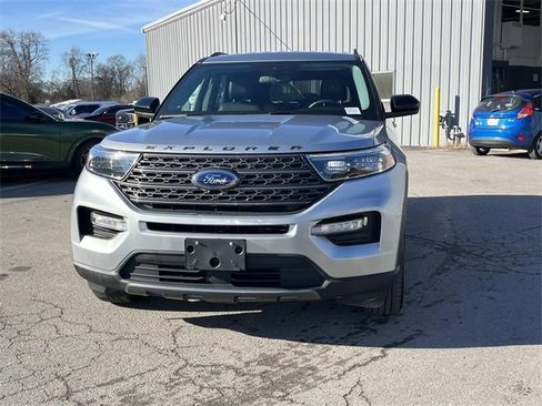 Used 2023 Ford Explorer XLT w/ Equipment Group 202A image 8