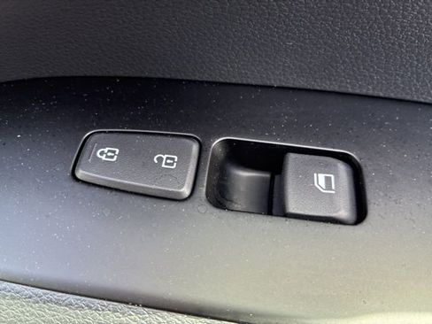 Used 2025 Kia Soul LX FWD image 22
