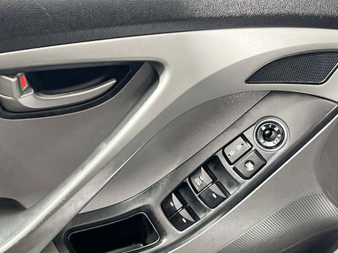 Used 2016 Hyundai Elantra SE image 16