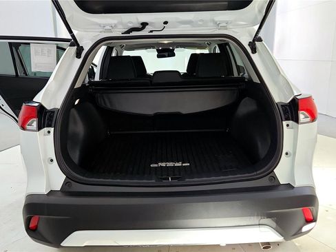 Certified 2023 Toyota Corolla Cross LE w/ Moonroof Package image 19